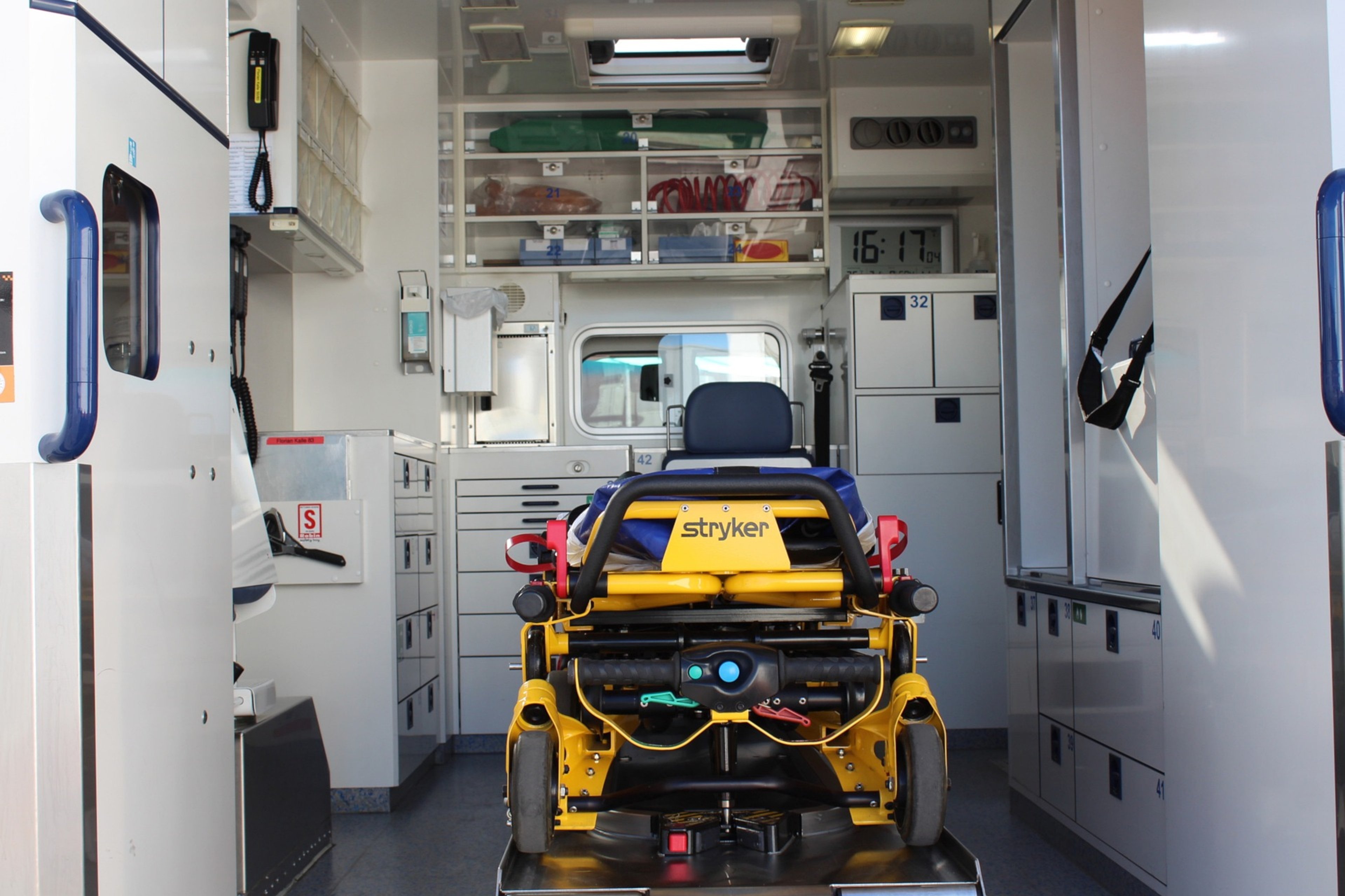 Immagine di copertina per Costi trasporto ambulanza privata: prezzi